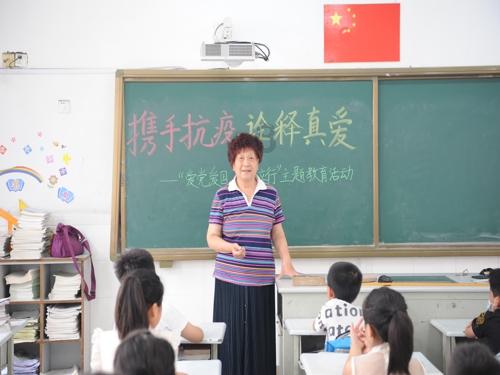 女子因天寒在ATM间候车被隔空驱赶,客服:ATM间不能停留超过8分钟